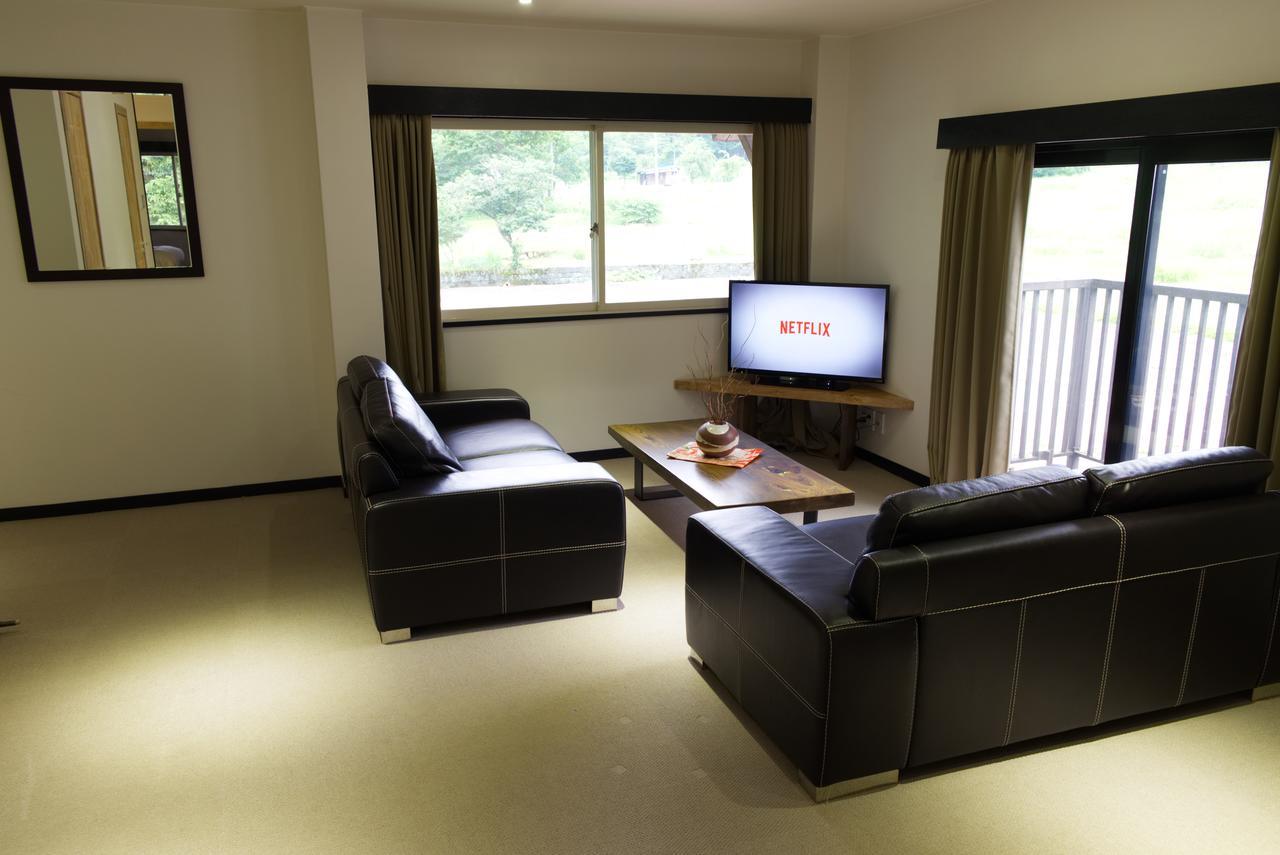 Ski-In, Ski-Out Iwatake Apartments Хакуба-Мура Экстерьер фото